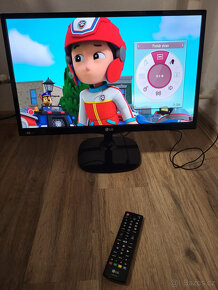 24" IPS Monitor s TV (DVBT) a reproduktory a dálk. ovladačem - 2