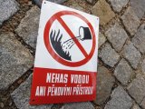 Stará, zákazová, plechová cedule "nehas vodou"smalt.Dekorace - 2