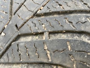 3 x celoroční Kumho Solus 1 x letní Michelin Primacy HP - 2