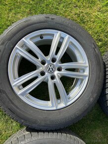 Prodám zimní pneu Barum Polaris 215/65 R17 - 2