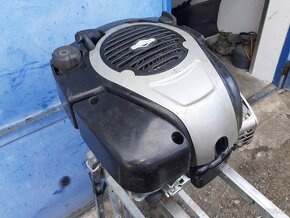 Motor Briggs & Stratton série 750 DOV - 2