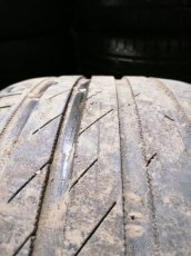 255/35 20 Nokian 5.5mm - 2