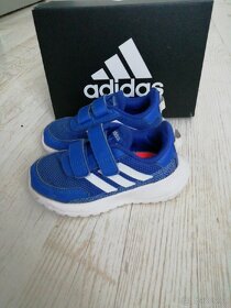 Tenisky Adidas Tensaur. Vel 26. - 2