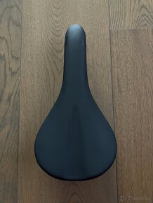 Sedlo Fabric Scoop Elite Flat - šířka 142 mm, cro-mo ližiny - 2