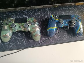 PlayStation 4 pro + 2 ovladače + 4 hry - 2