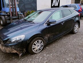 Volvo V40II 2,0 110kw - Náhradní díly - 2