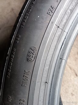 285/40 R21 - 2