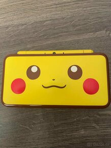 New Nintendo 2DS XL Pikachu Edition + 2 hry (KOSMETICKÁ VADA - 2