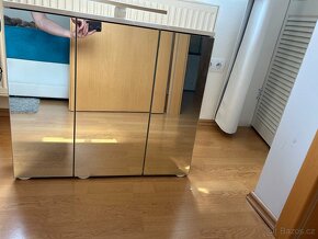 Nástěnná zrcadlová skříň - 2