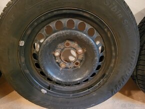 Zimní pneumatiky 195/65 r15 s plechovými koly. - 2