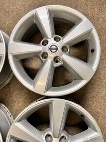 5x114,3 R17 originál alu Nissan Qashqai - ET 40 - - 2