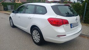 Opel Astra Sports Tourer - 2