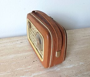 Staré přenosné tranzistorové rádio T2800, rok výroby 1958 - 2