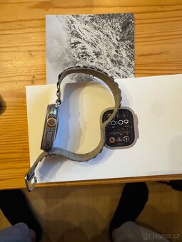 Apple Watch Ultra 2 49mm titanové pouzdro s olivovým alpským - 2