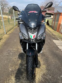 Aprilia SR GT 200 - 2