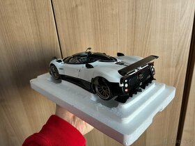 LCD Model Pagani Zonda HP Barchetta 1:18 - 2