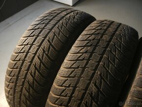 Zimní pneu Nokian 235/60R16 - 2