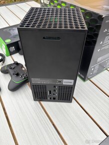 Xbox Series X + Razer Wolverine V2 - 2