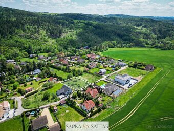 Prodej pozemku 1200m2 k výstavbě RD s výhledem na les v oblí - 2