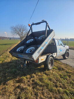 Nissan Datsun pick-up 1984 4x4 sklapač - 2