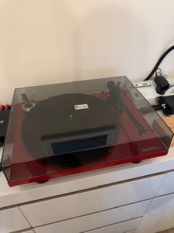 Prodám gramofon Pro-Ject ESSENTIALE III + OM10 ZÁNOVNÍ - 2