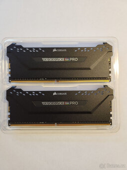 Corsair Vengeance RGB PRO 16GB (2x8GB) DDR4 3200Mhz - 2