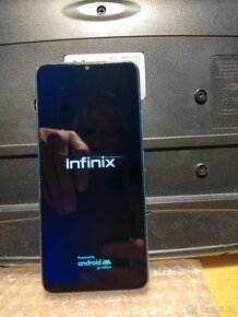 Mobil Infinix Smart 7 HD DUAL SIM 2GB/64GB - 2