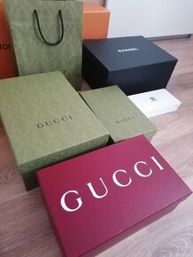 Krabice a tašky Louis Vuitton, Gucci, Chanel - 2