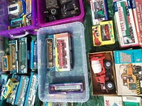 Stare hračky.. kamiony corgi - 2
