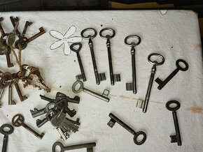 Staré klíče, klíčky,velý mix, starý zámek,visací zámek - 2