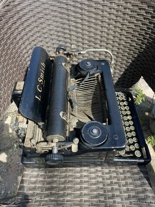 Starožitný psací stroj LC Smith - 2
