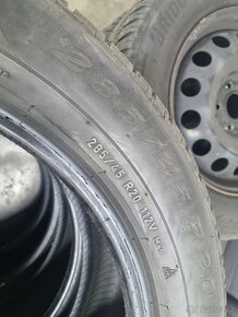 Zimní pneu 285/45 R20 - 2