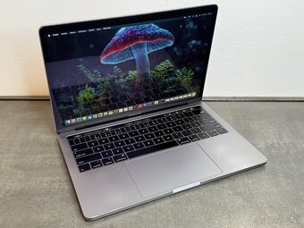 Macbook Pro 13" 2019 / I5 / 128GB / 8GB / Spacegray - 2