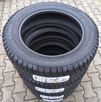 Sada nových zimních zátěžových pneumatik Nokian 215/60 R17C - 2