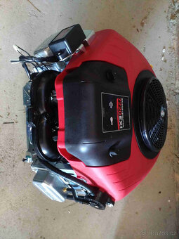 Dvouválcový motor Briggs Stratton 7220 Intek 22 HP - 2