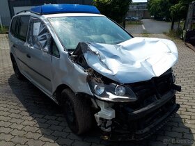 Díly VW Touran 2.0TDI 103 kw airbagy části karoserie sedačky - 2