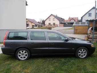 Volvo v70 2,4i LPG manuál - 2