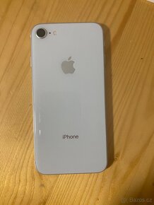 iPhone 8, silver 64 gb velmi dobrý stav - 2