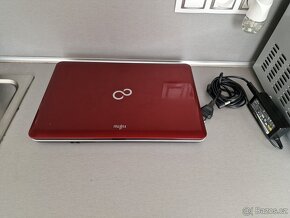 Fujitsu Lifebook na filmy internet kancelářské práce atd - 2