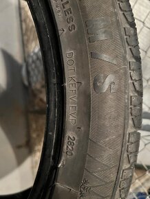 Zimní pneu 235/45 r20 - 2