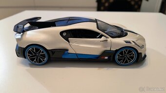 Maisto Bugatti Divo, Maisto Chevrolet Camaro ZL1, Bburago La - 2