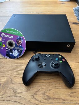 Xbox One X - 2