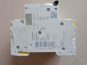 Jistič třífázový Schneider Electric C 16A - 2