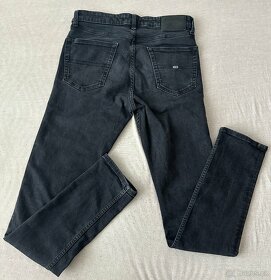 černé džíny Tommy Jeans Austin Slim - 28/34 - 2