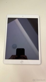 iPad 7 32GB Silver WiFi, pěkný stav - 2