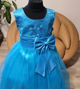 Dětské sváteční šaty v azurově modré barvě - 2