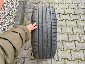 PNEU Nokian 215x45 R17 - DOT 10/22 - 2