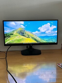 LG monitor Ultrawide 21:9 - 2