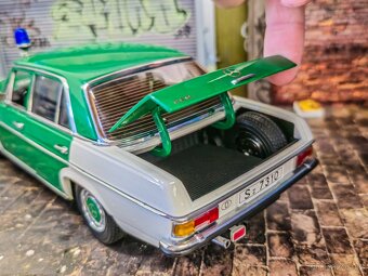 Mercedes W115 polizei  1:18 SunStar - 2