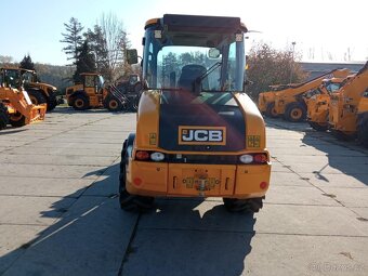 Klubový nakladač JCB 407 AG - 2